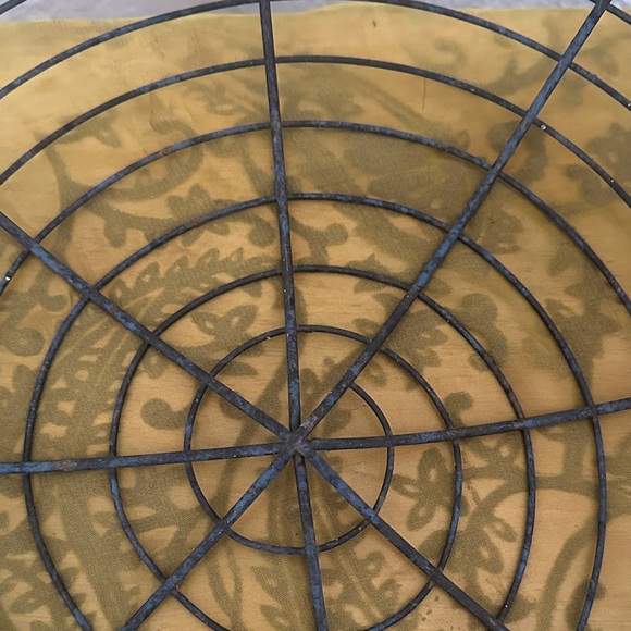 Vintage Wire Chicken Basket - Picture 4 of 4